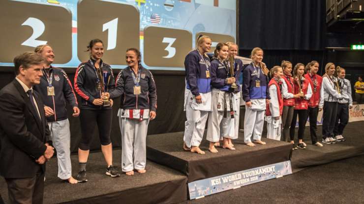 3. Platz fuer das Schweizer Kumite Frauenteam